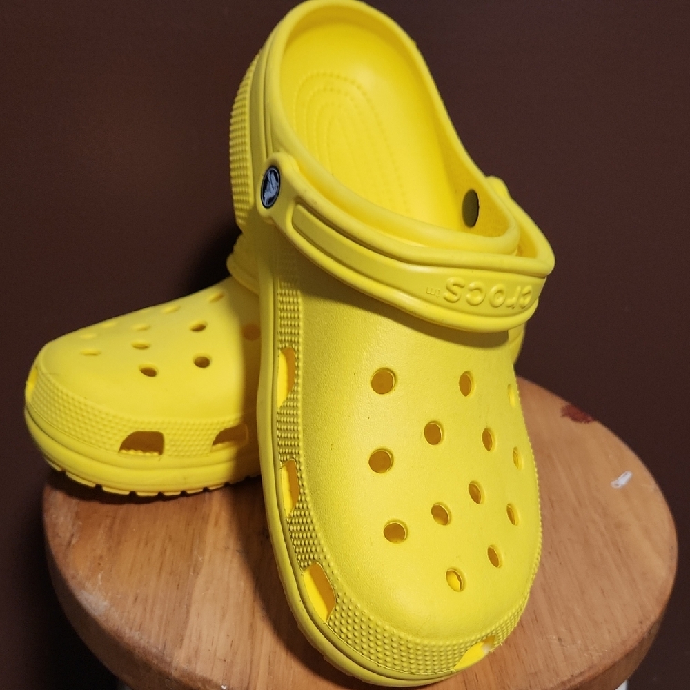 CROCS Yellow Shoes Mens 10/Womens 12